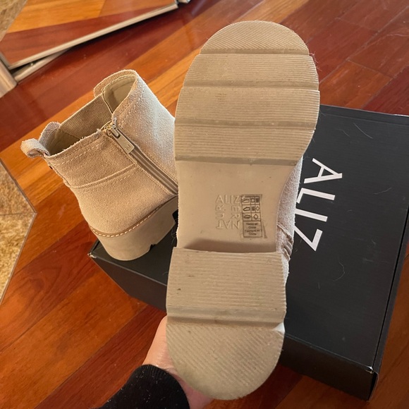 Naturalizer Darry bootie size 8 wide suede bone boot - Picture 5 of 5